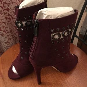 Shoe dazzle booties Luzmila 8.Plum.